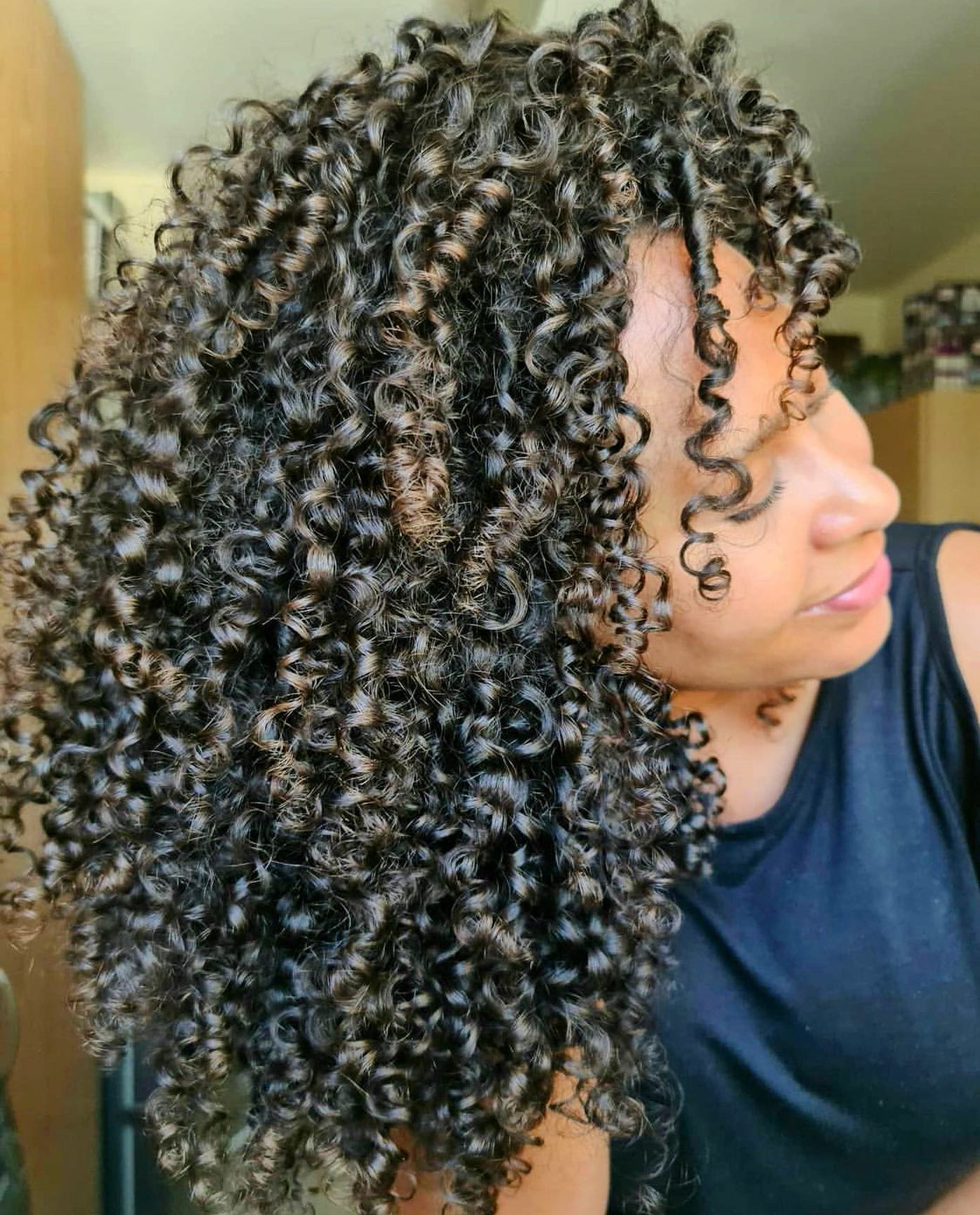 Texture Tuesday featuring defined & voluminous curls courtesy of @letts_curl 
