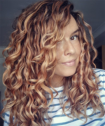 5 Tips to Add Shine to Wavy Hair Without Weighing it Down