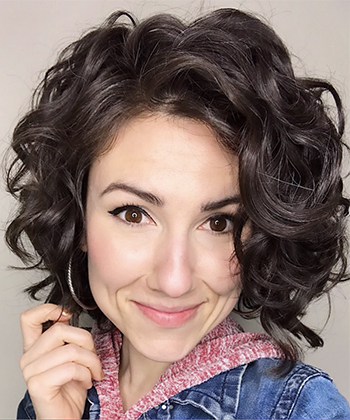 The Most Flattering Haircut for Short Wavy Hair to Add Volume